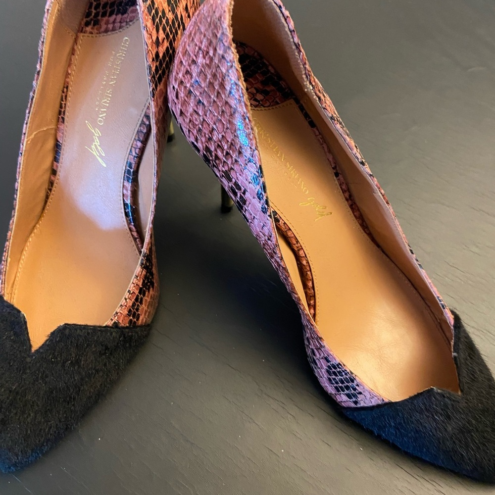 Christian Siriano black and pink heels with gold accents on the heels